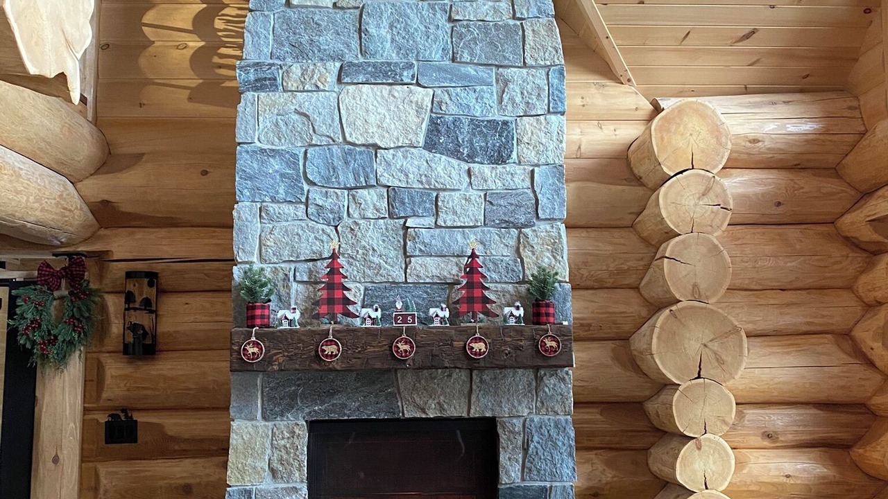 Photo of Livingroom in Central Frontenac
