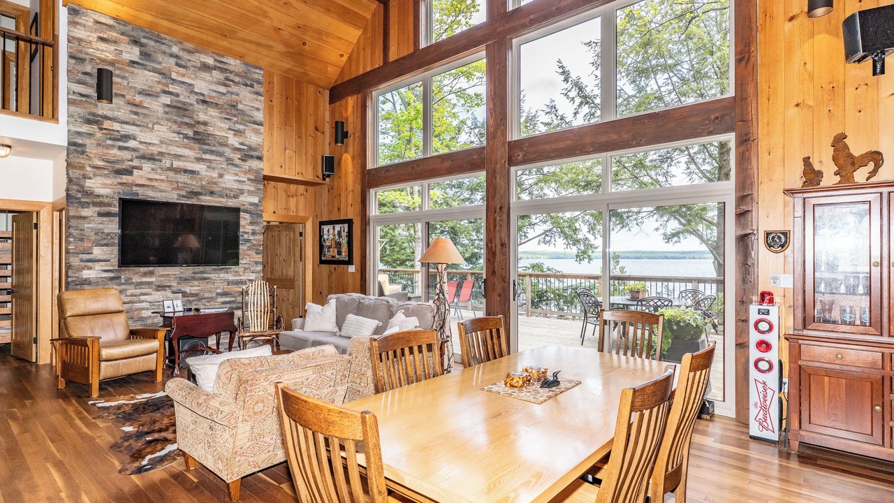 Photo of Livingroom in Utterson