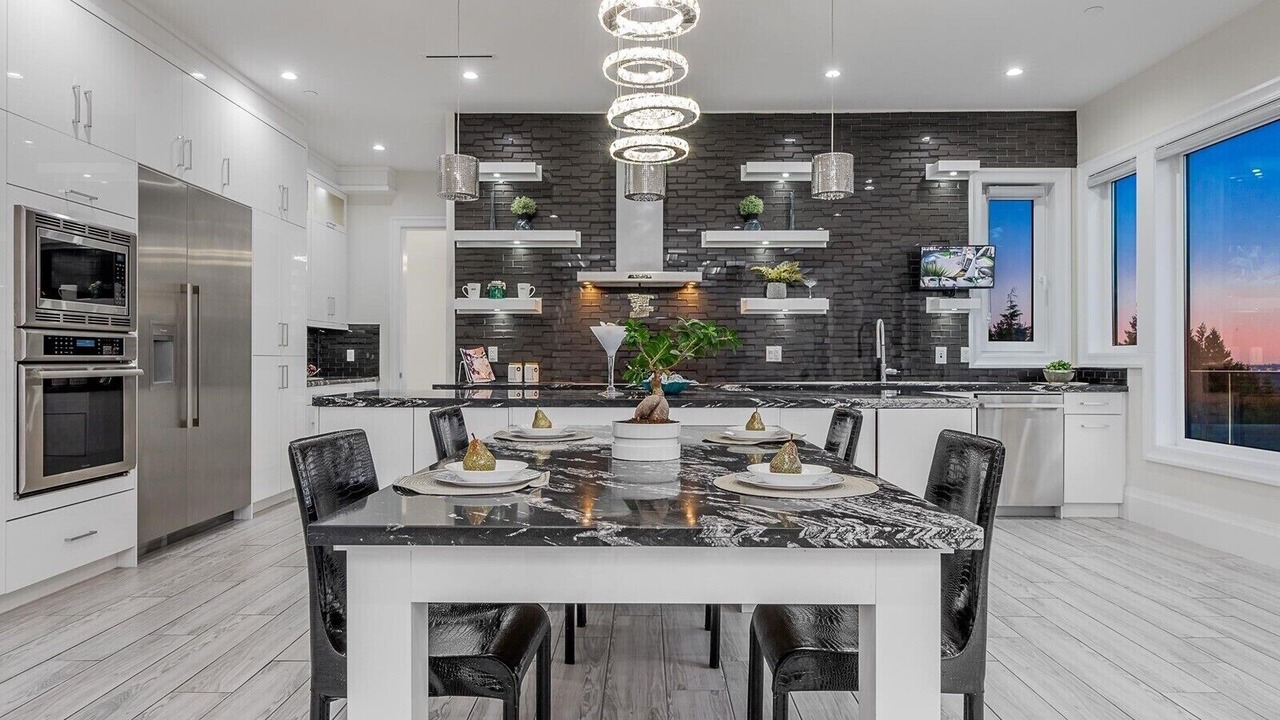 Photo of Kitchen in West Vancouver