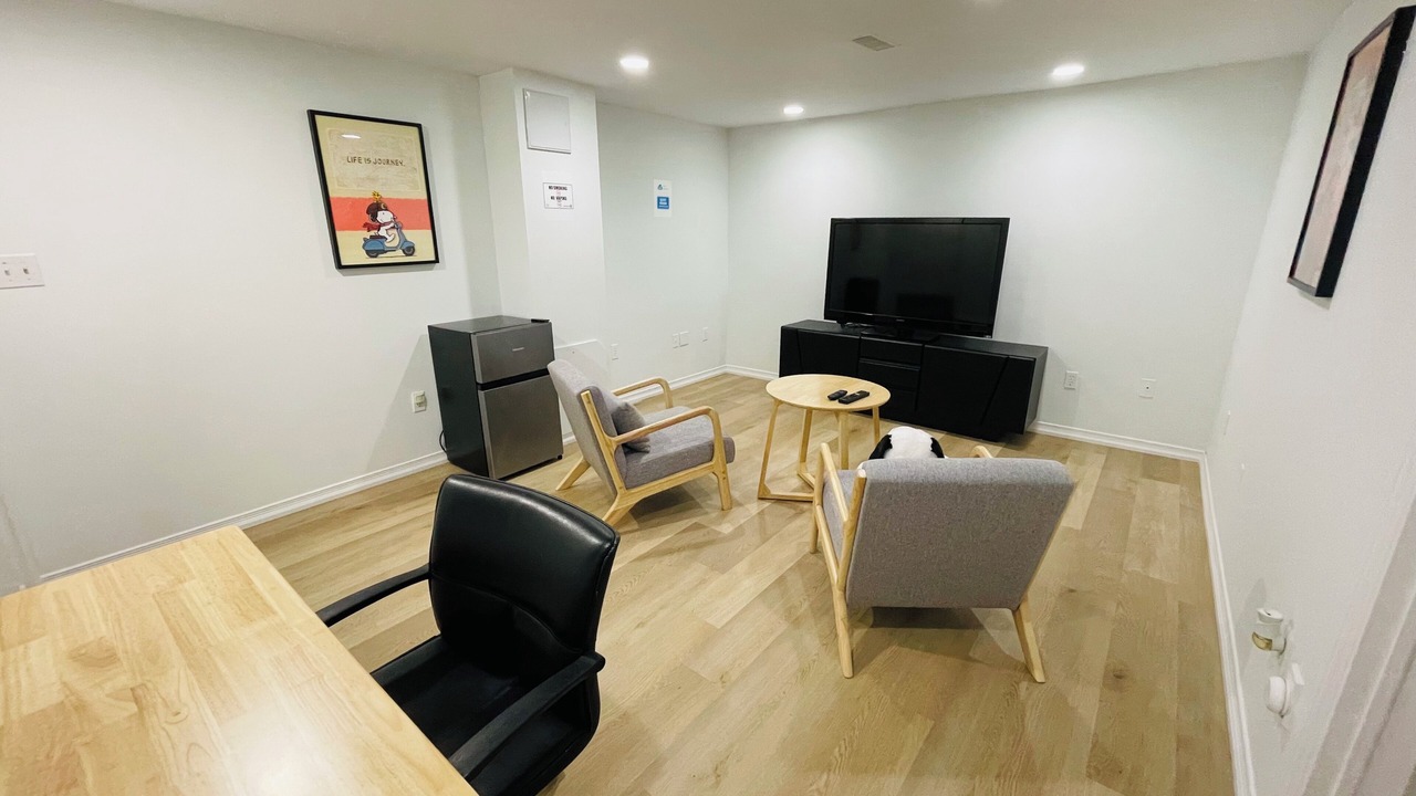 Photo of Livingroom in Thornhill