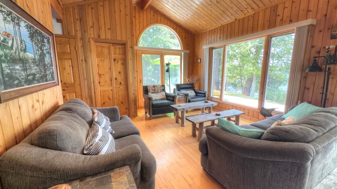 Photo of Livingroom in Rideau Lakes