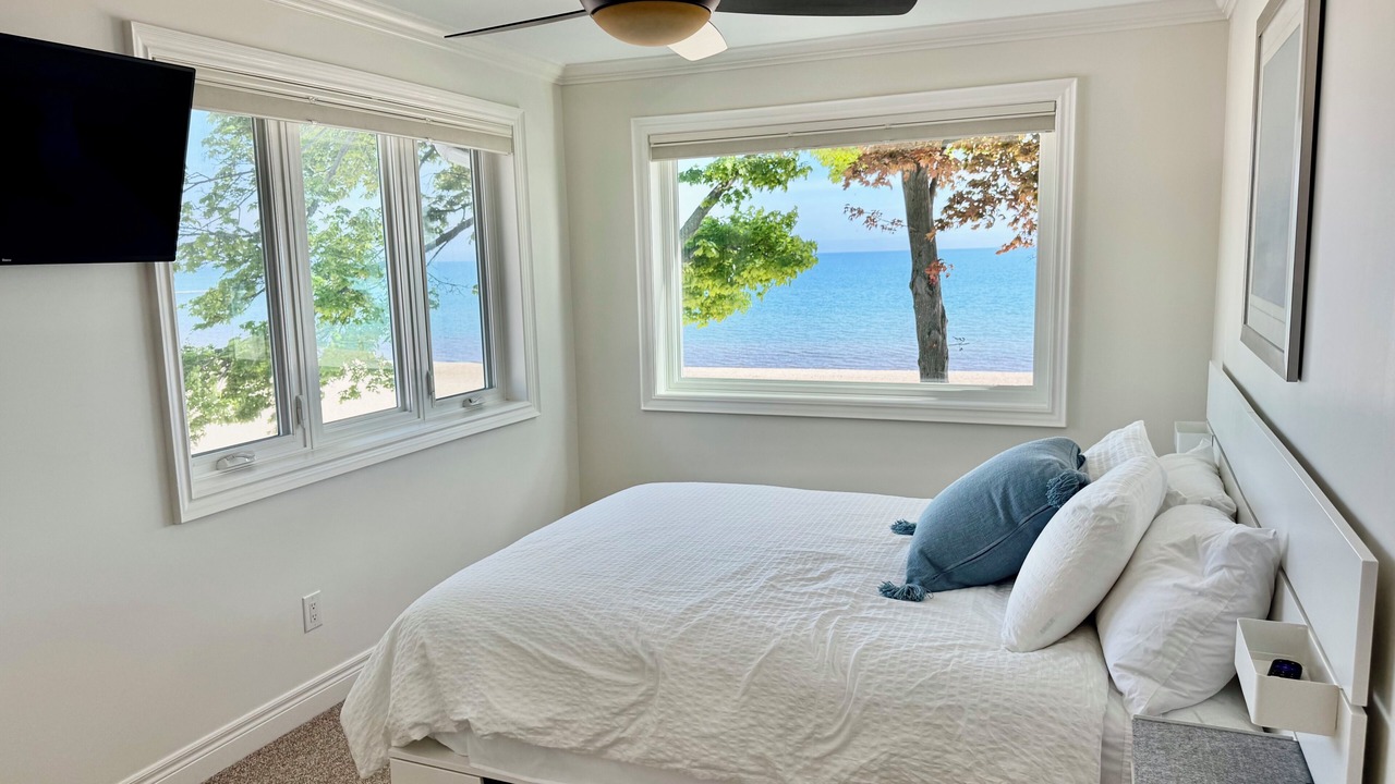 Photo of Bedroom in Crystal Beach