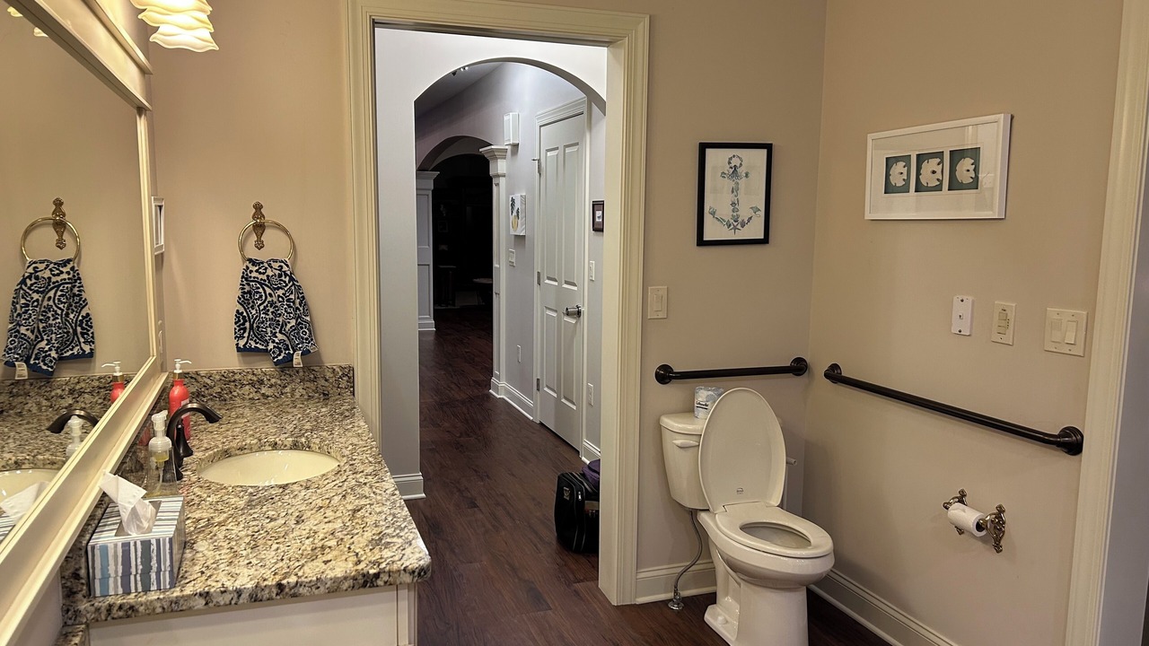 Photo of Bathroom in Lorain
