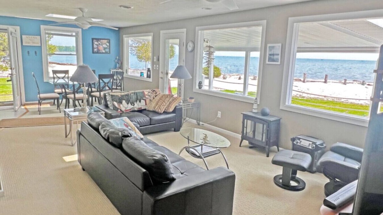 Photo of Livingroom in Kelleys Island