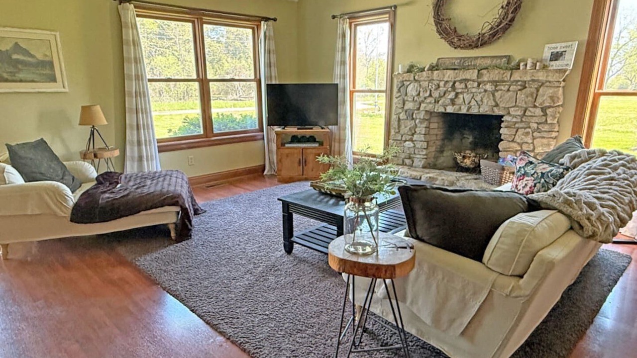 Photo of Livingroom in Kelleys Island