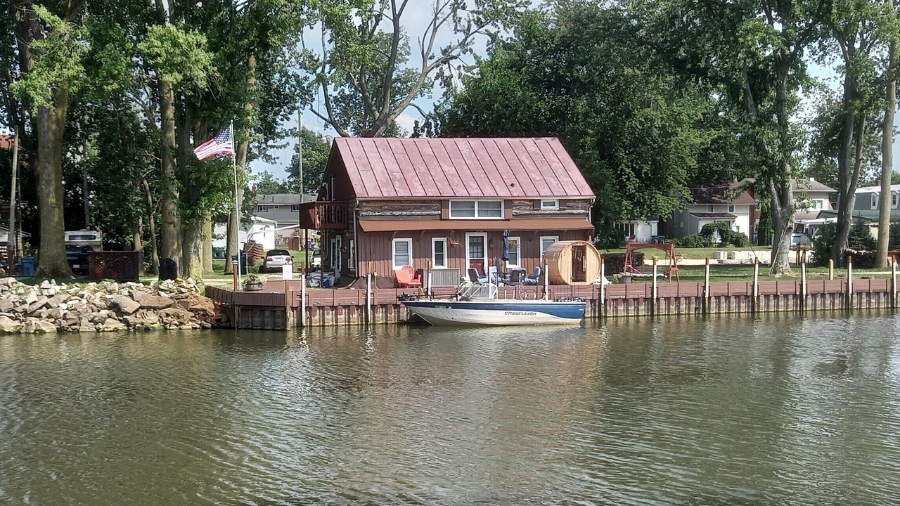 Photo of Outdoor in Huron