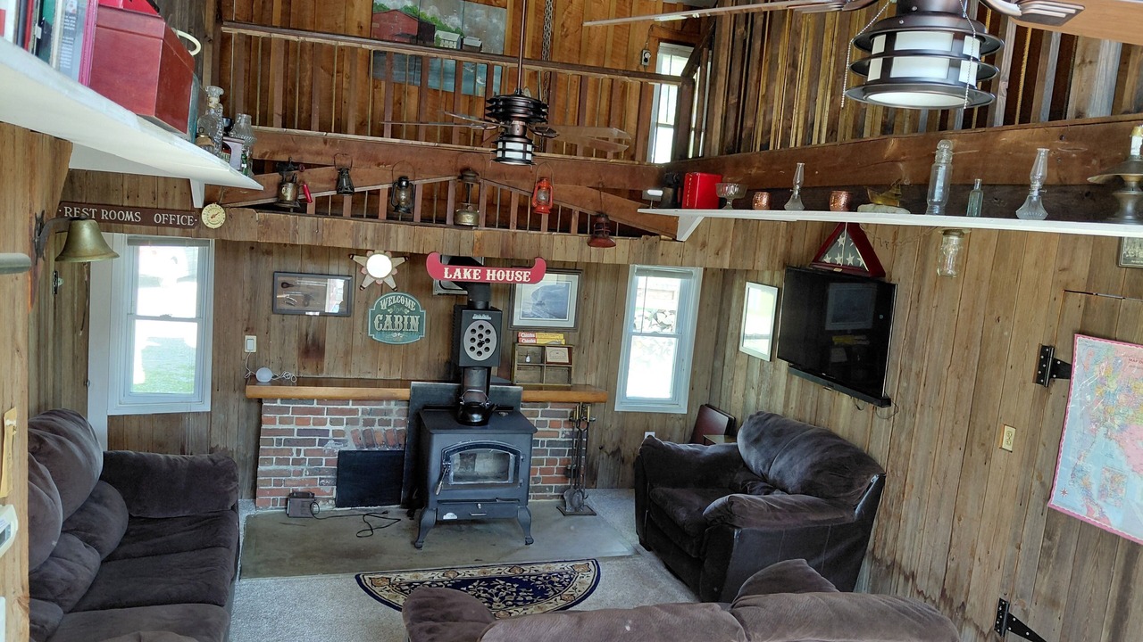 Photo of Livingroom in Huron