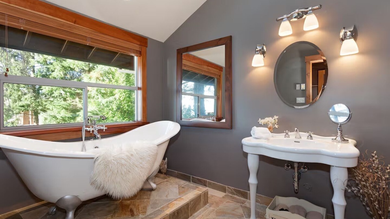 Photo of Bathroom in Lions Bay