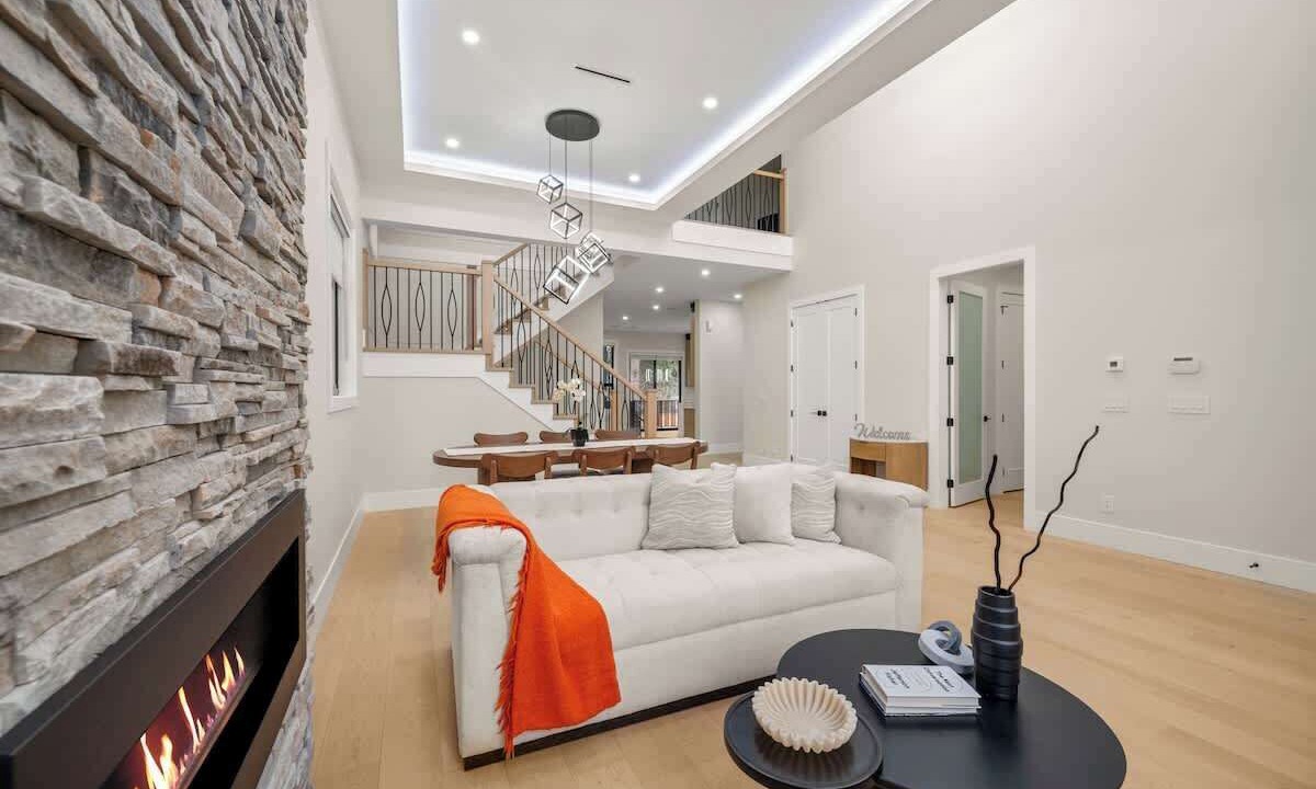 Photo of Livingroom in Langley