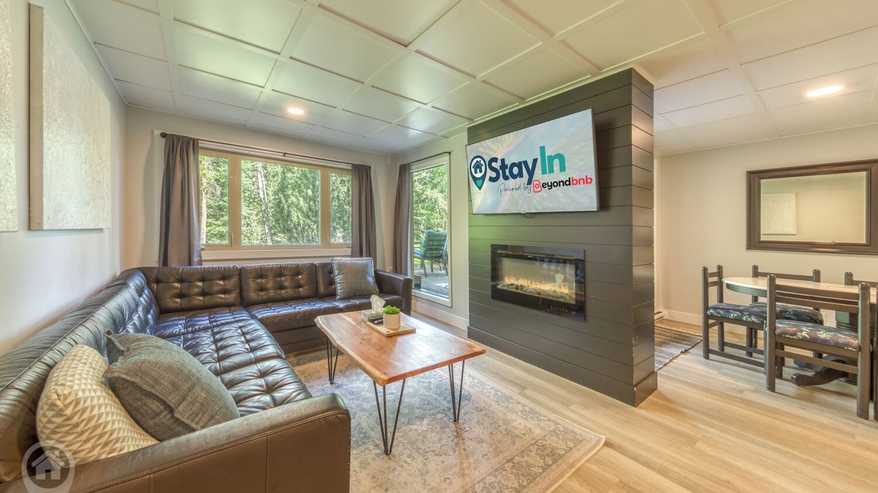 Photo of Livingroom in East Kootenay