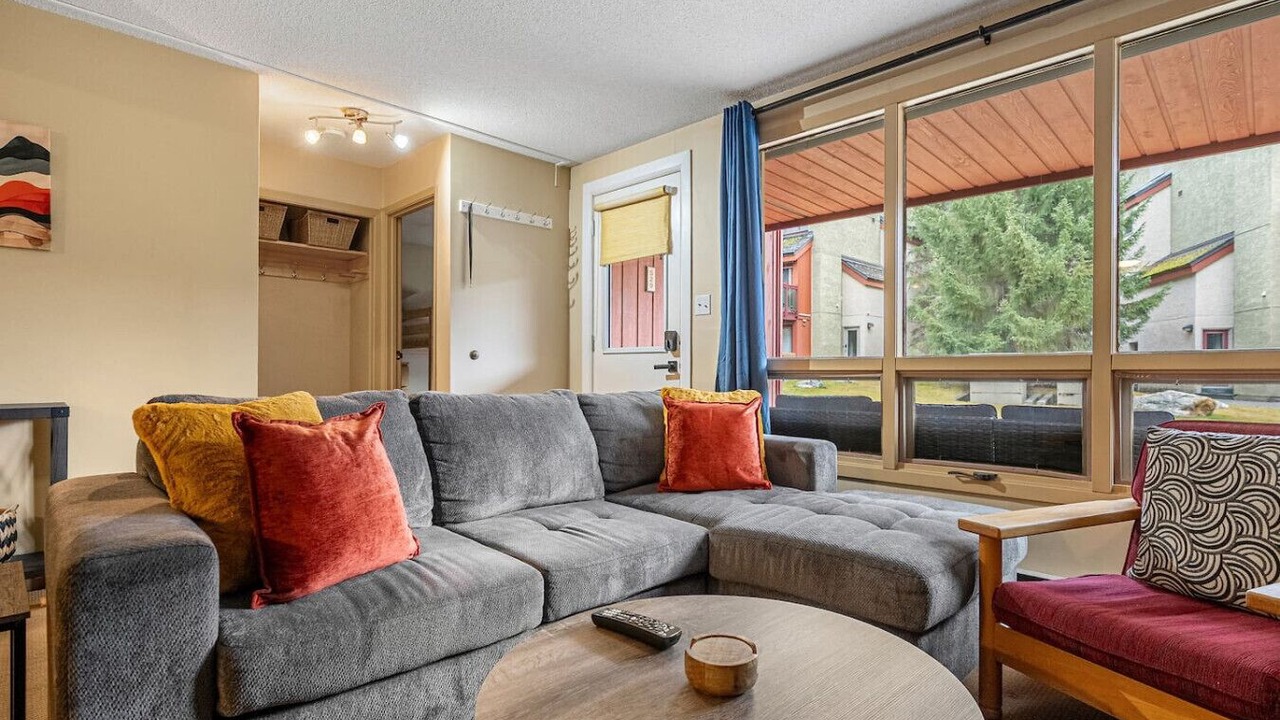 Photo of Livingroom in East Kootenay