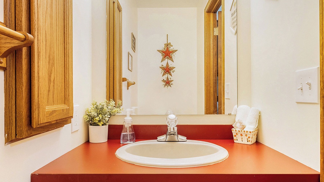 Photo of Bathroom in Pigeon
