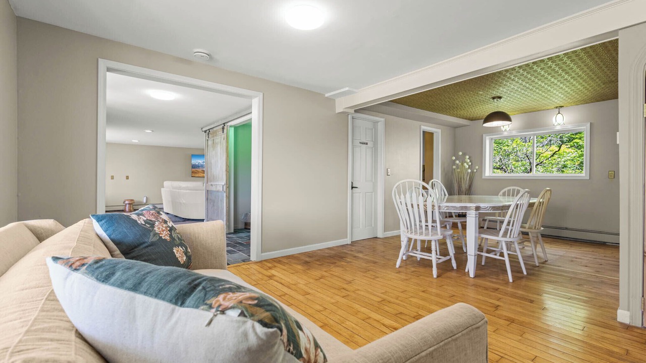 Photo of Livingroom in Town of Aurora