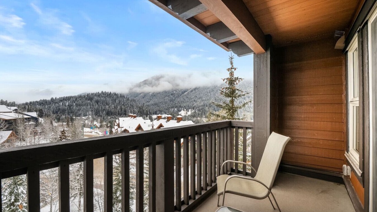 Photo of Patio Balcony in East Kootenay