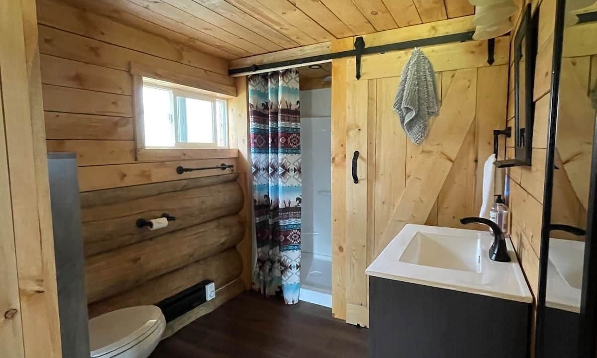 Photo of Bathroom in Division No. 11