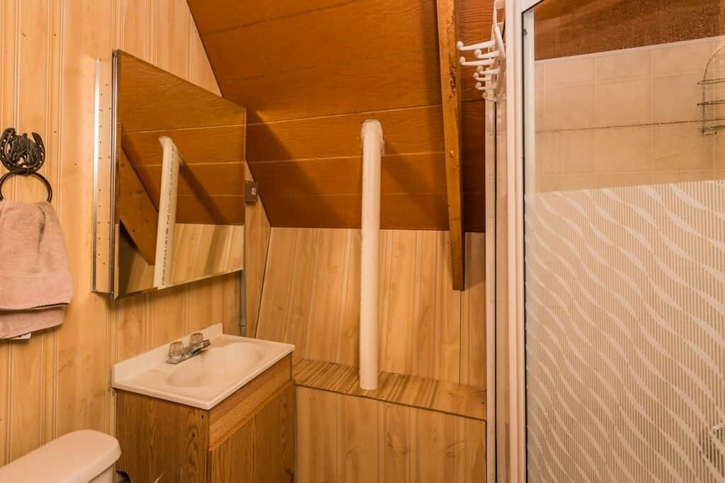 Photo of Bathroom in Division No. 11