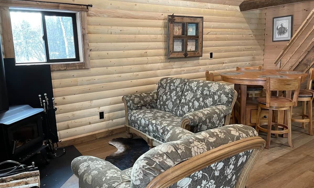 Photo of Livingroom in Division No. 11