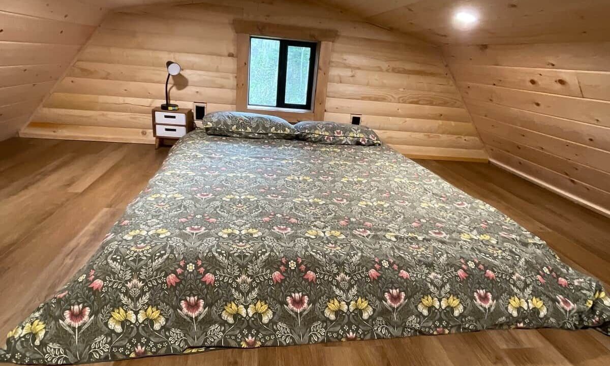 Photo of Bedroom in Division No. 11