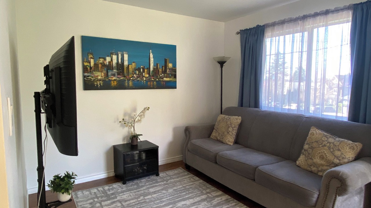 Photo of Livingroom in Central Lonsdale