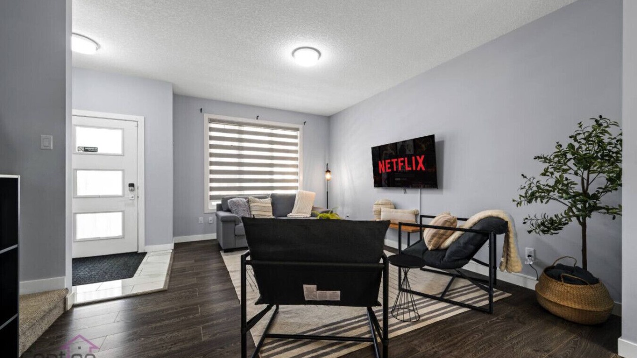 Photo of Livingroom in North Central Edmonton