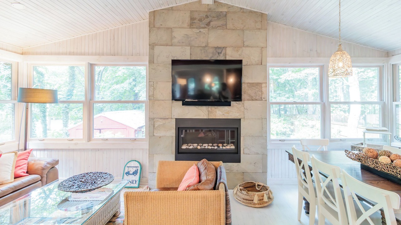 Photo of Livingroom in Grand Bend