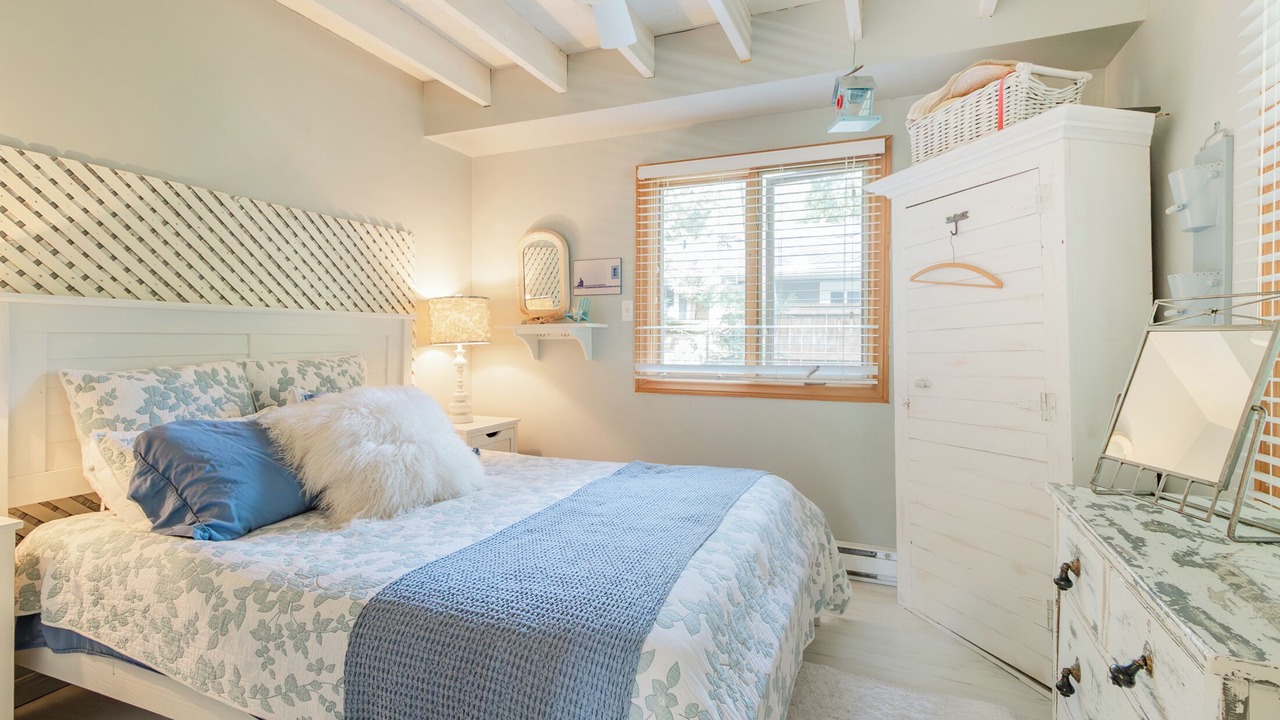 Photo of Bedroom in Grand Bend