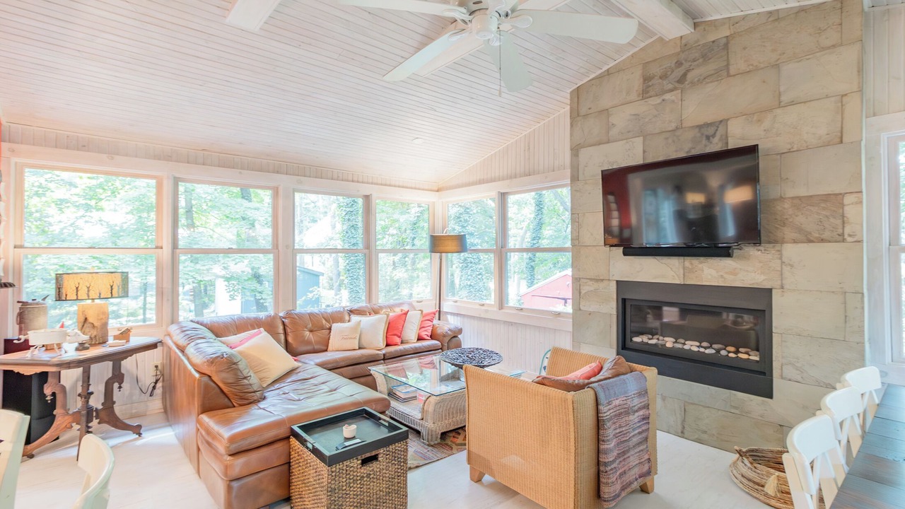 Photo of Livingroom in Grand Bend