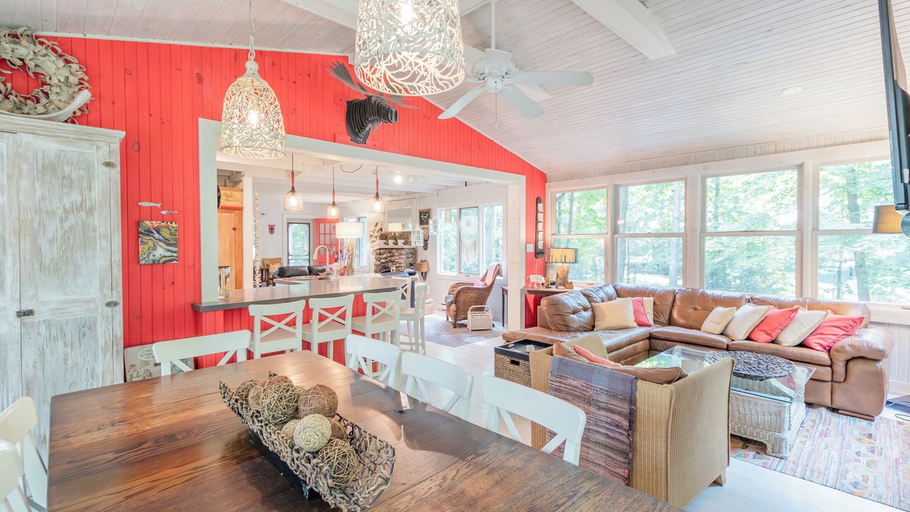Photo of Livingroom in Grand Bend