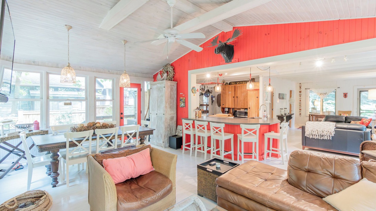 Photo of Livingroom in Grand Bend