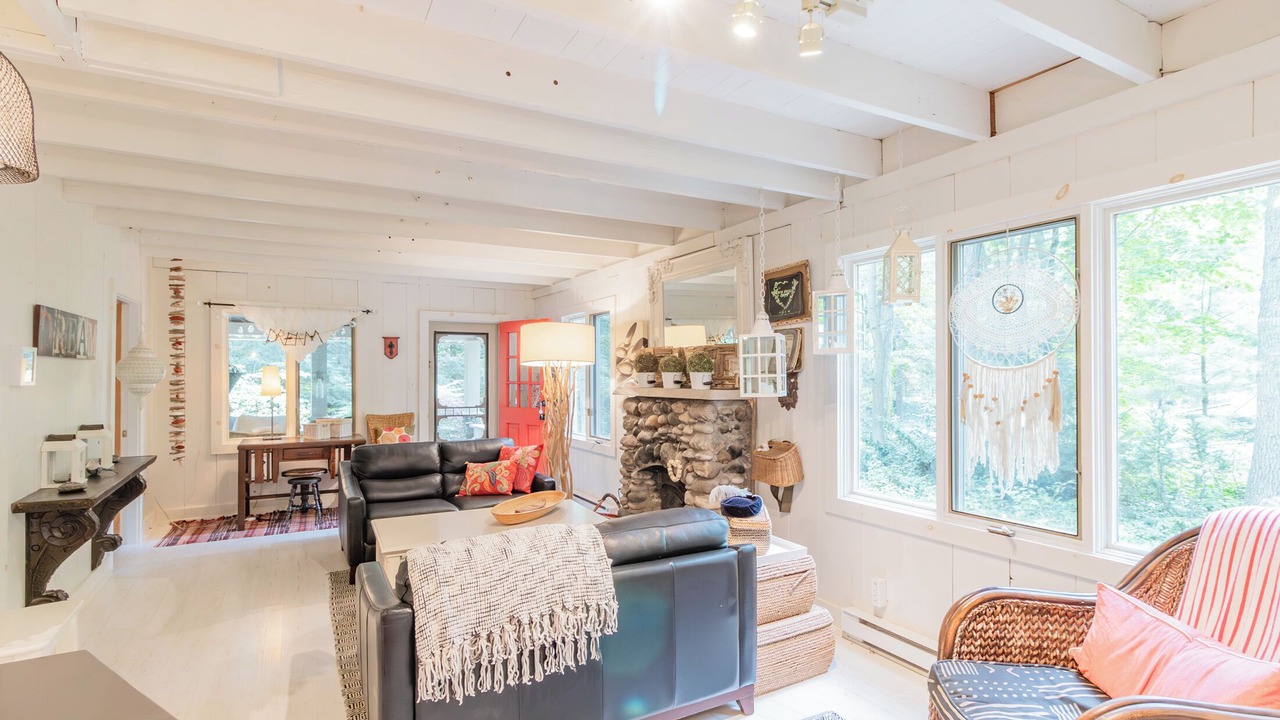 Photo of Livingroom in Grand Bend