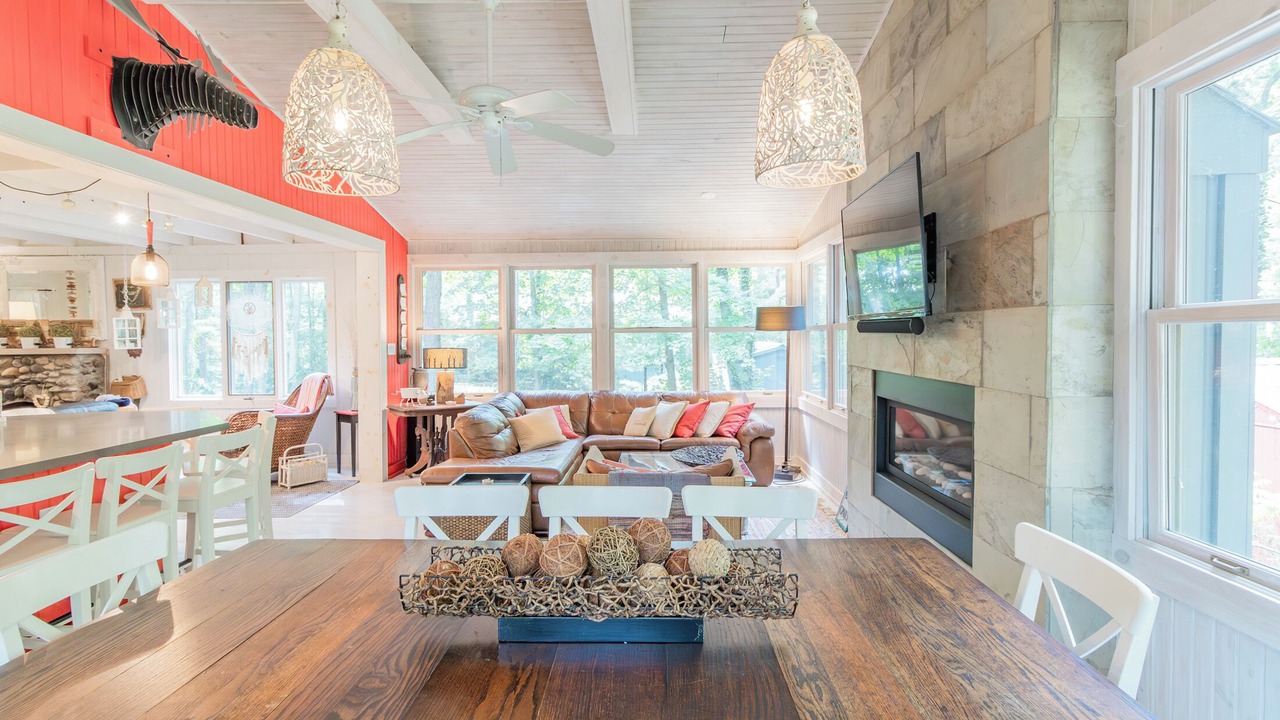 Photo of Livingroom in Grand Bend
