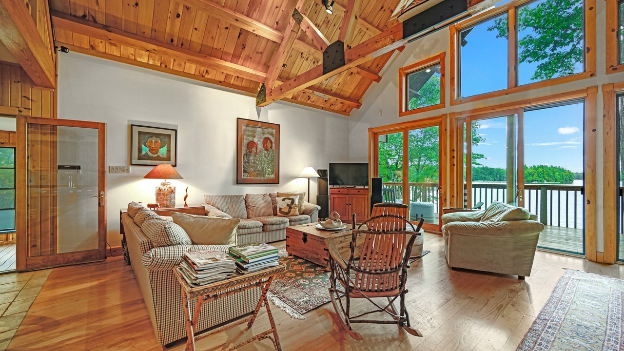 Photo of Livingroom in Leeds and the Thousand Islands