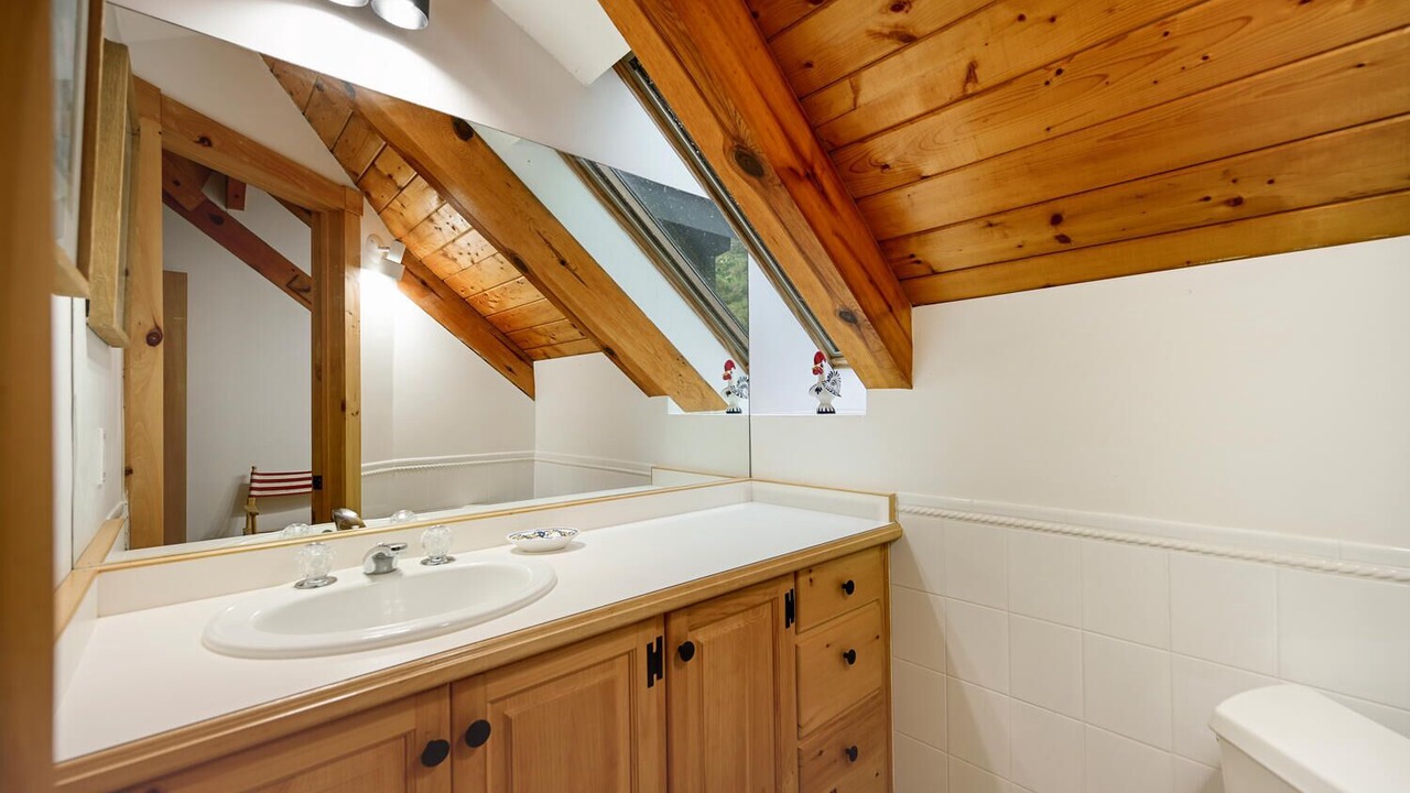 Photo of Bathroom in Leeds and the Thousand Islands