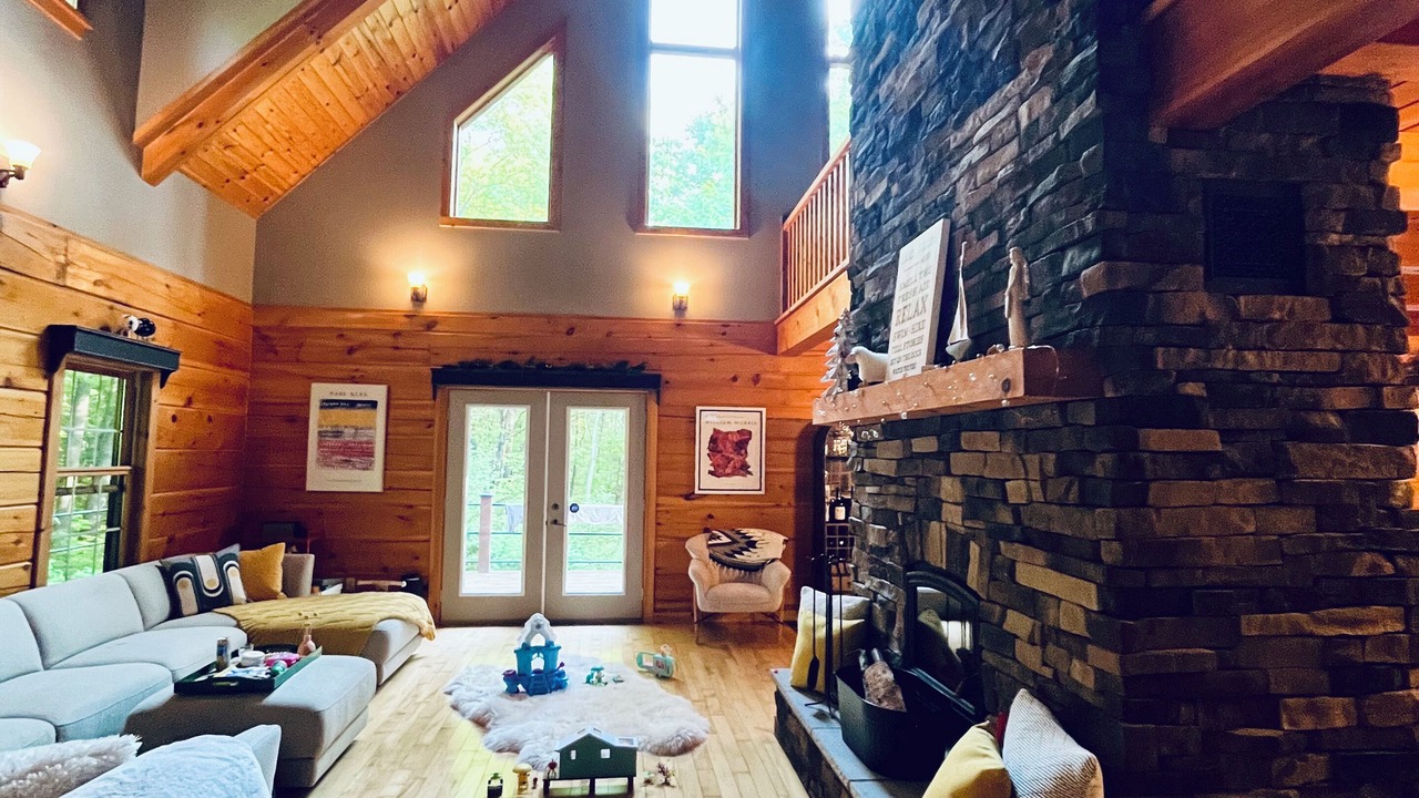 Photo of Livingroom in Rideau Lakes