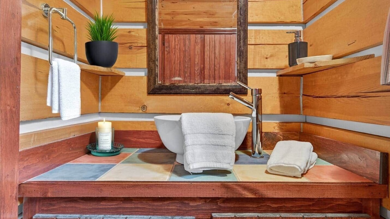 Photo of Bathroom in Saint-Alexis-des-Monts