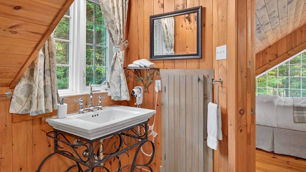 Photo of Bathroom in Saint-Alexis-des-Monts
