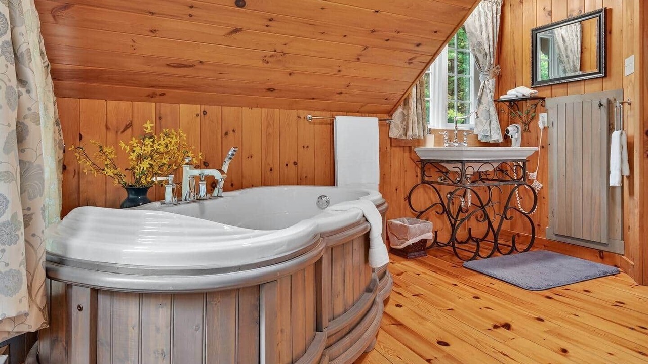 Photo of Bathroom in Saint-Alexis-des-Monts