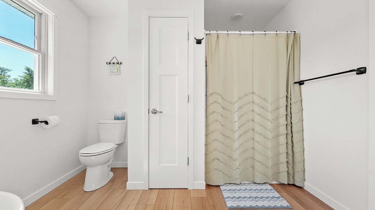 Photo of Bathroom in Maple City