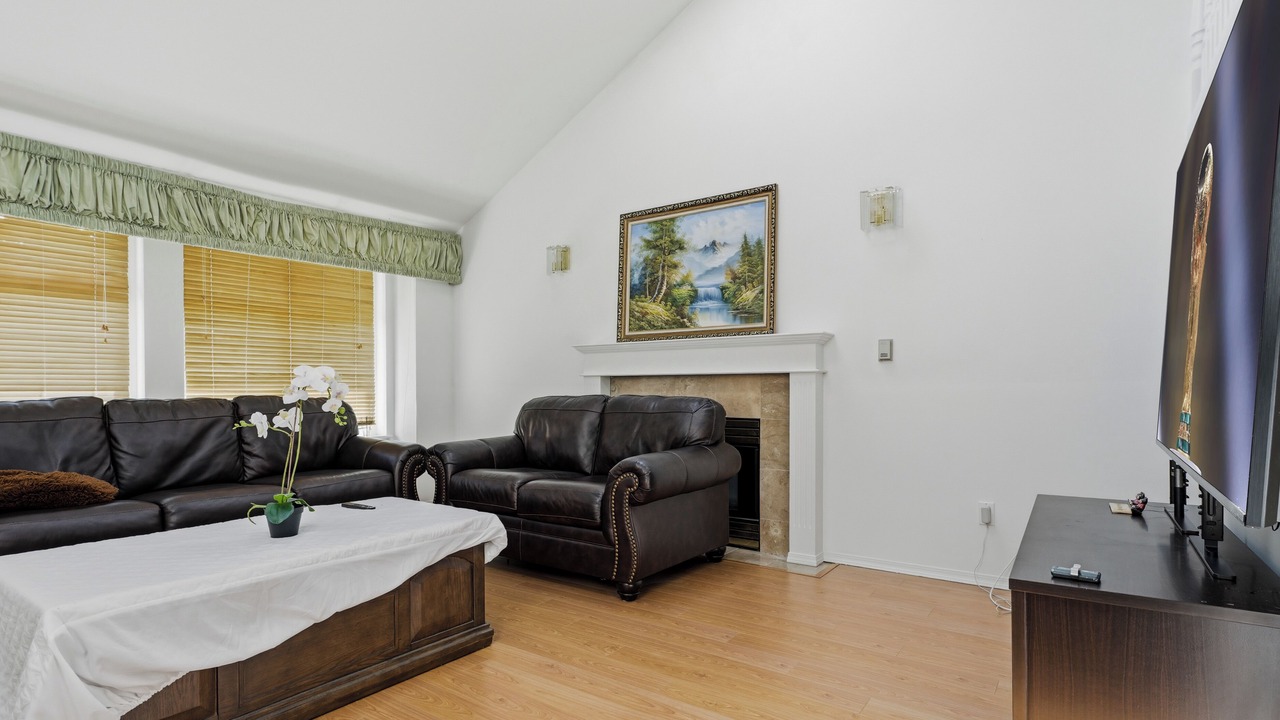 Photo of Livingroom in South Surrey