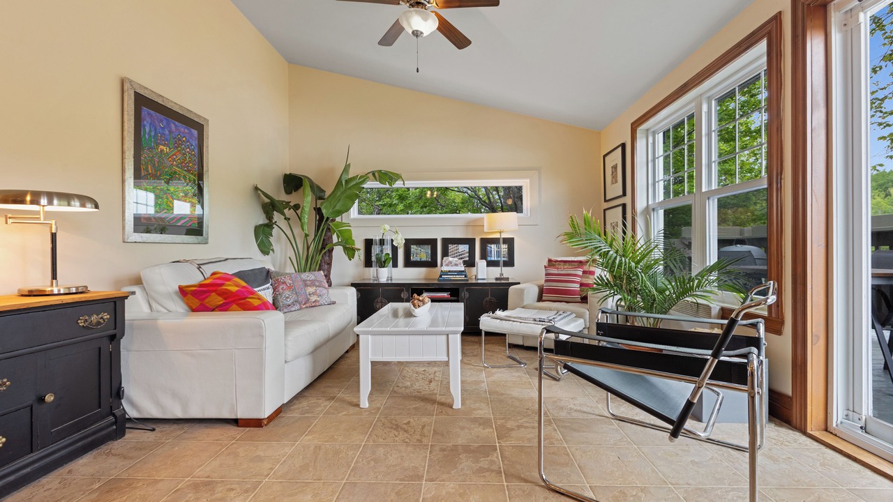Photo of Livingroom in Mont-Carmel