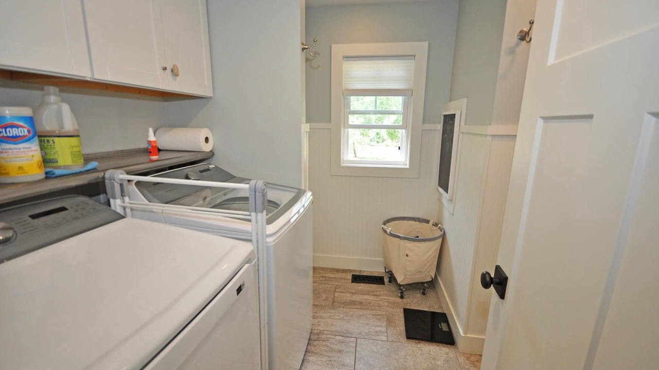 Photo of Bathroom in Maple City