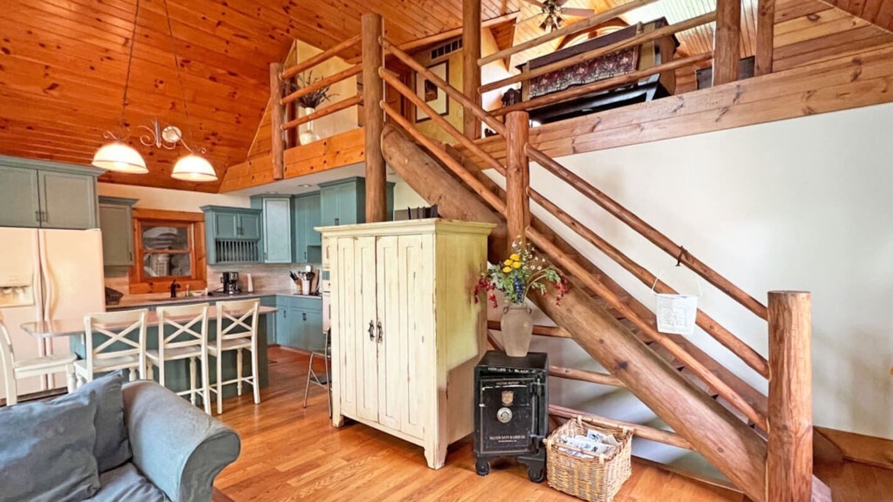 Photo of Livingroom in Kelleys Island