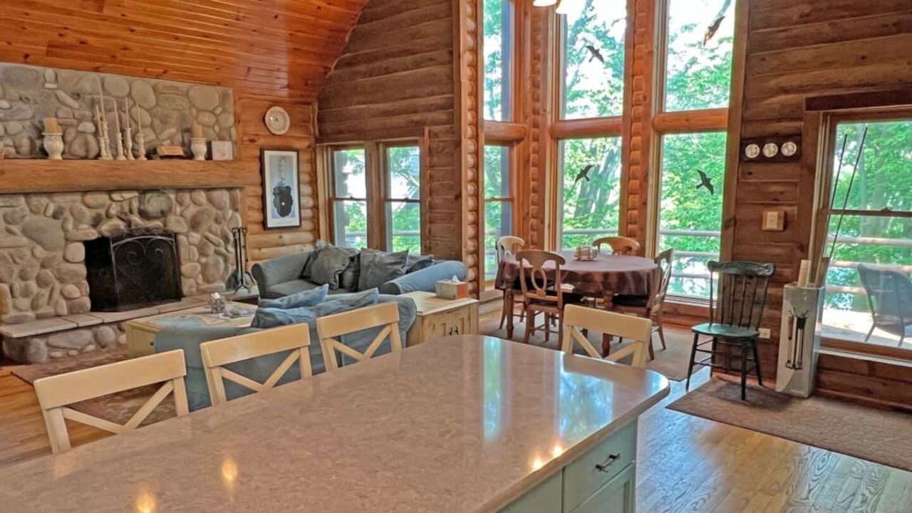 Photo of Livingroom in Kelleys Island