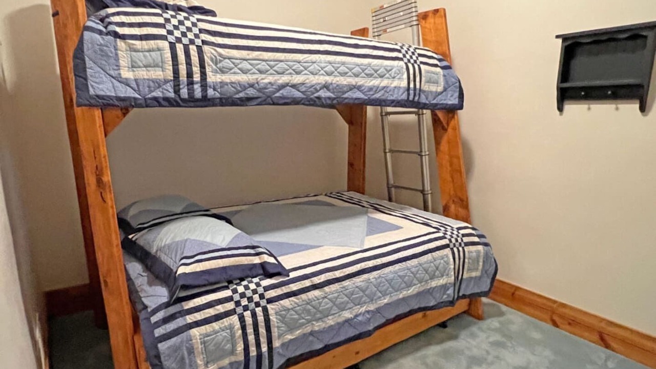 Photo of Bedroom in Kelleys Island