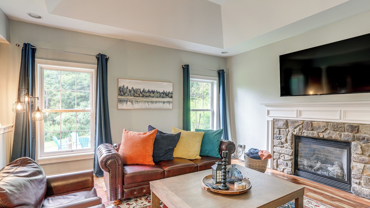 Photo of Livingroom in Collins Center