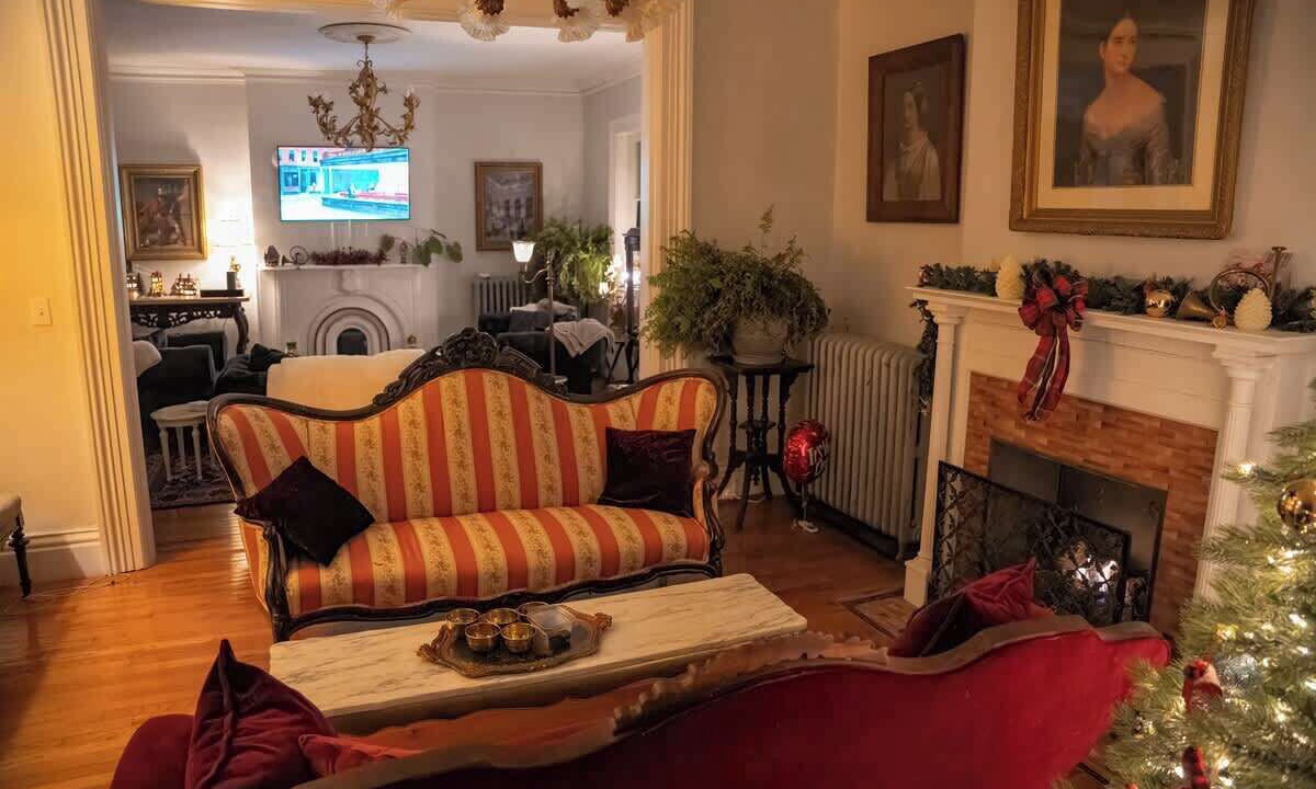 Photo of Livingroom in Seneca Falls