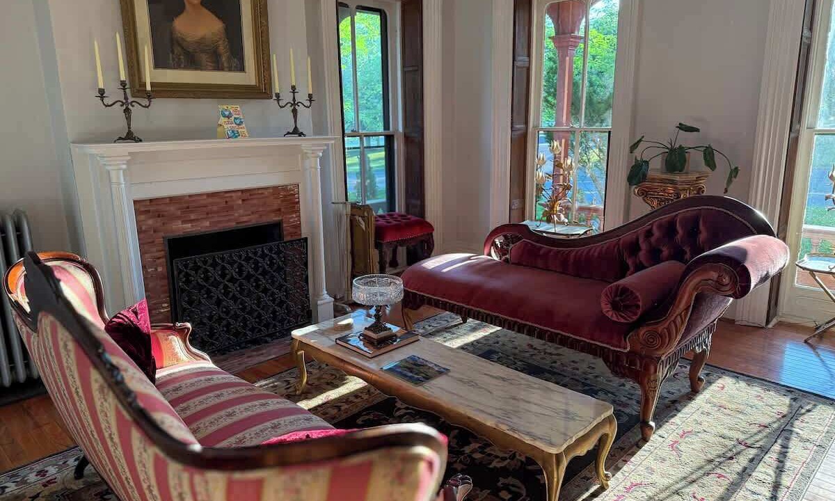 Photo of Livingroom in Seneca Falls