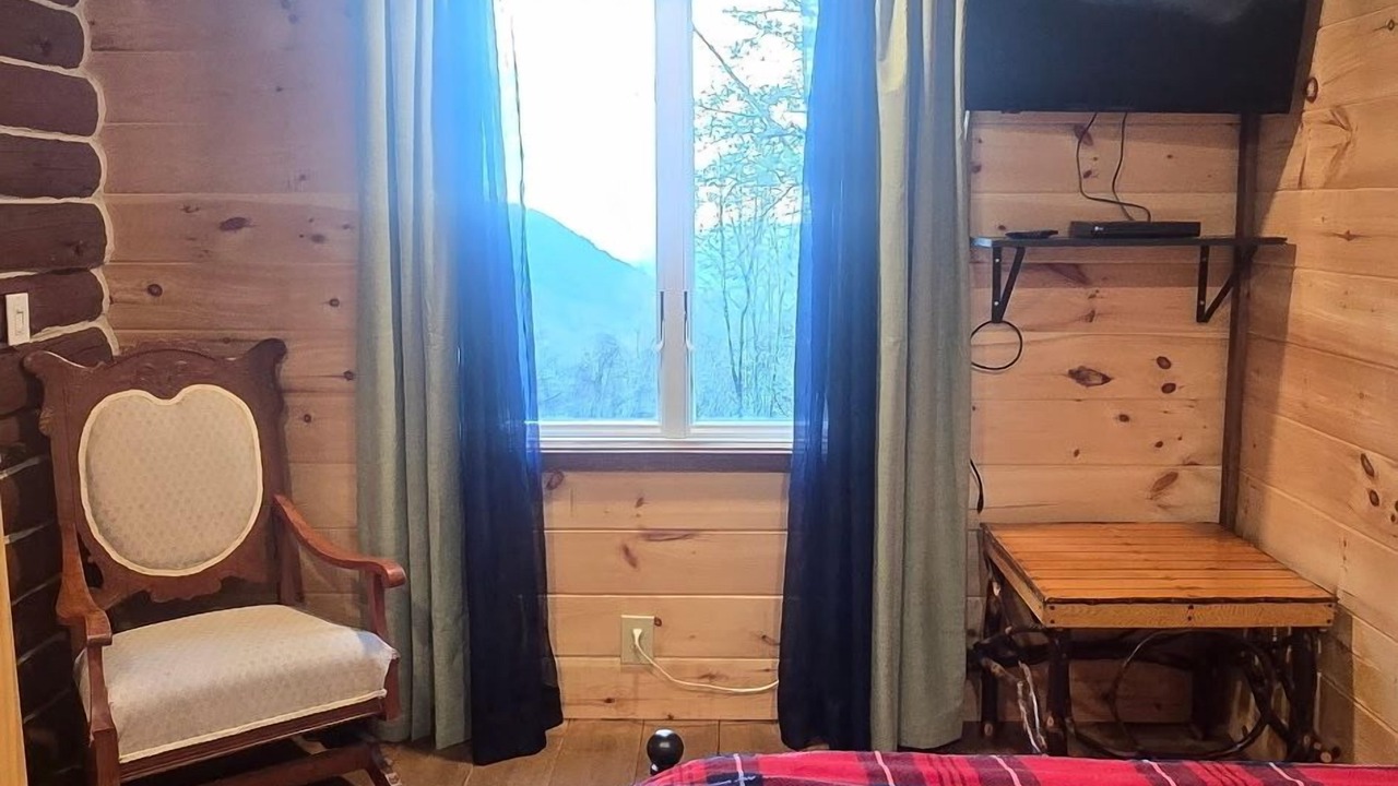 Photo of Bedroom in Scottsburg
