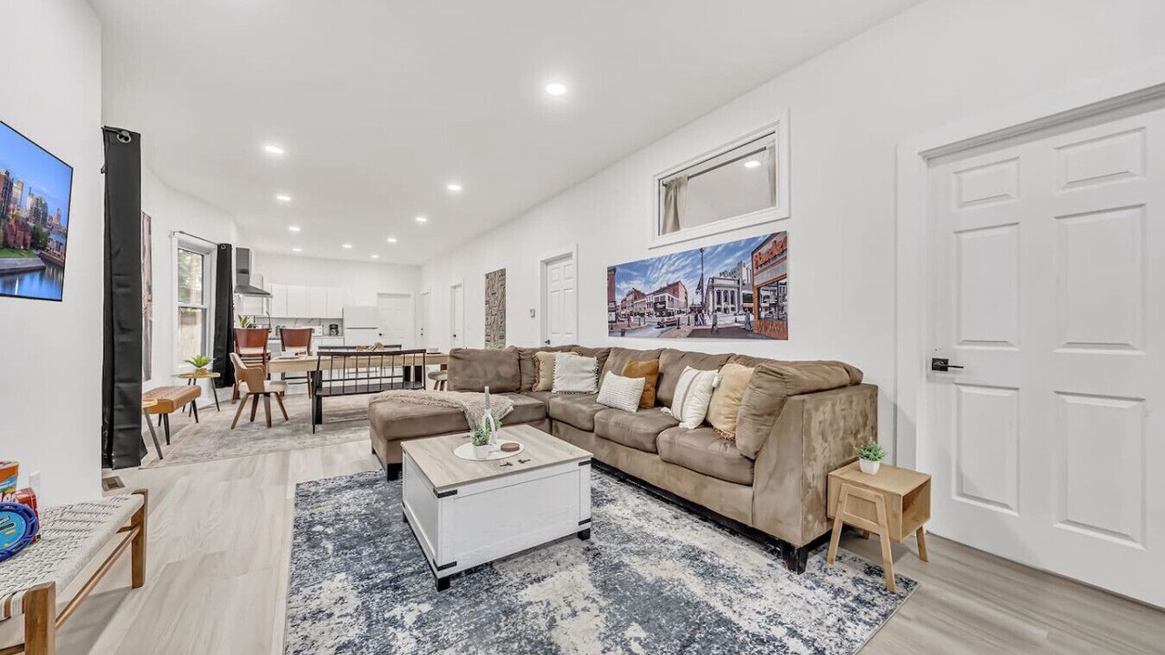 Photo of Livingroom in Front Park