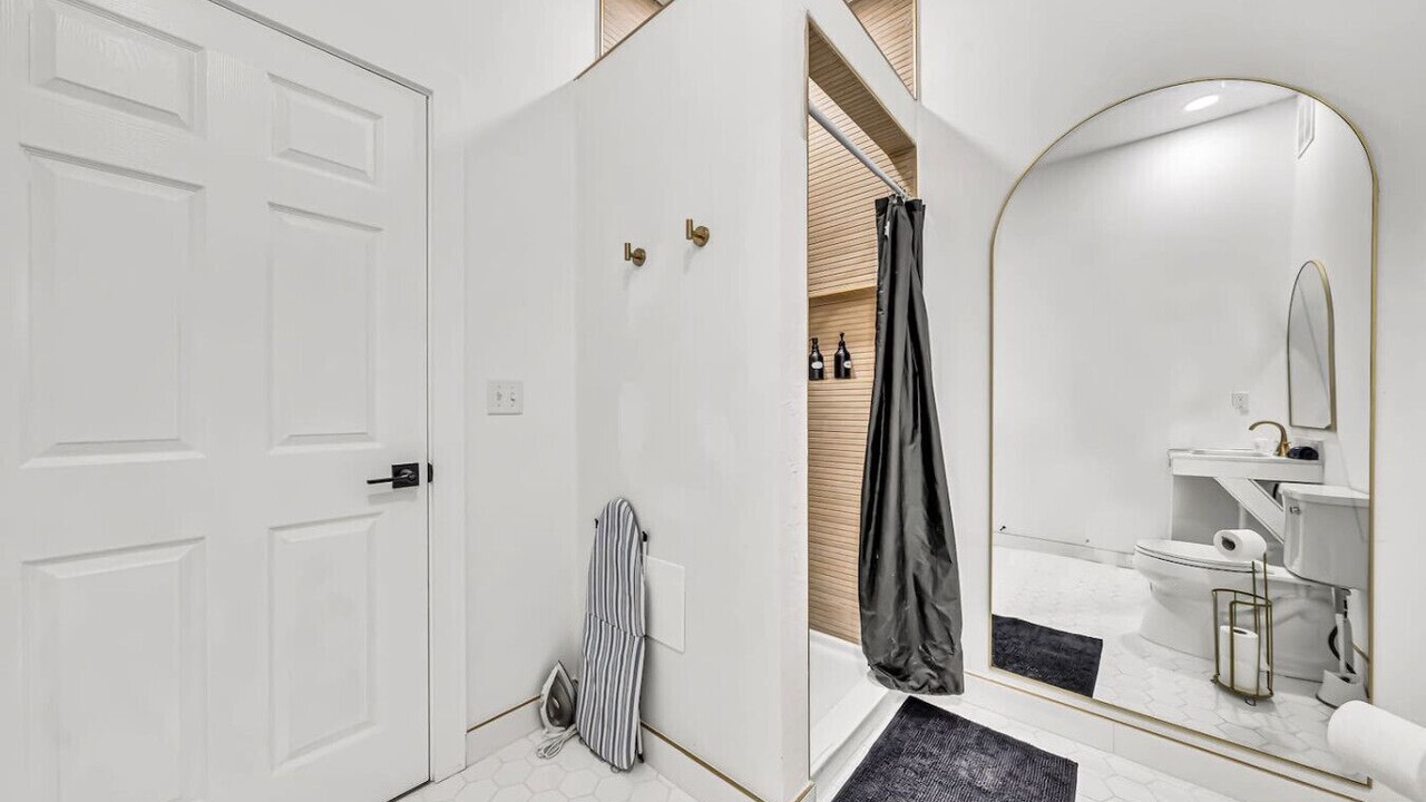 Photo of Bathroom in Front Park